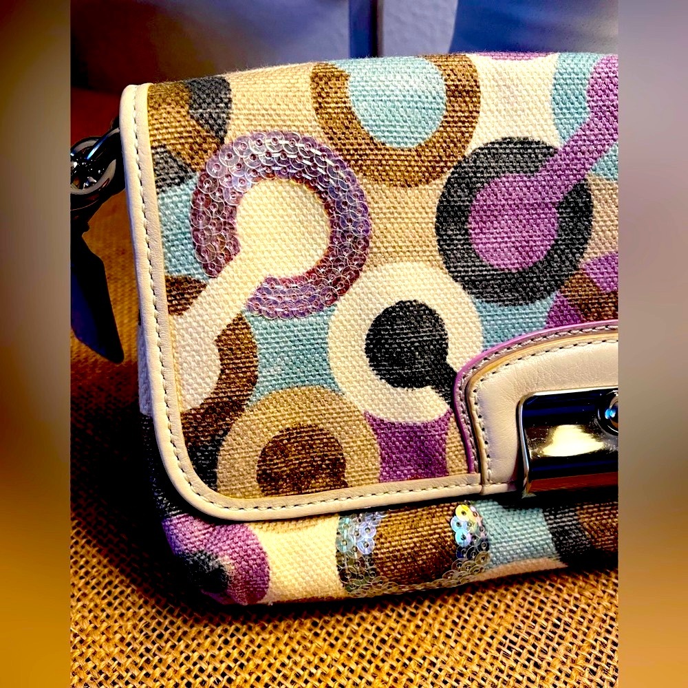 Coach wristlet - Picture 7 of 11